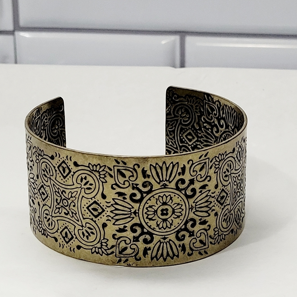Women’s Bronze Embossed Metal Cuff Link Bracelet Medium Weight 1inWidth Measure
